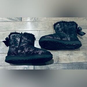 Like New Women’s Sz 7 Glimmer Mini Bailey Bow Uggs